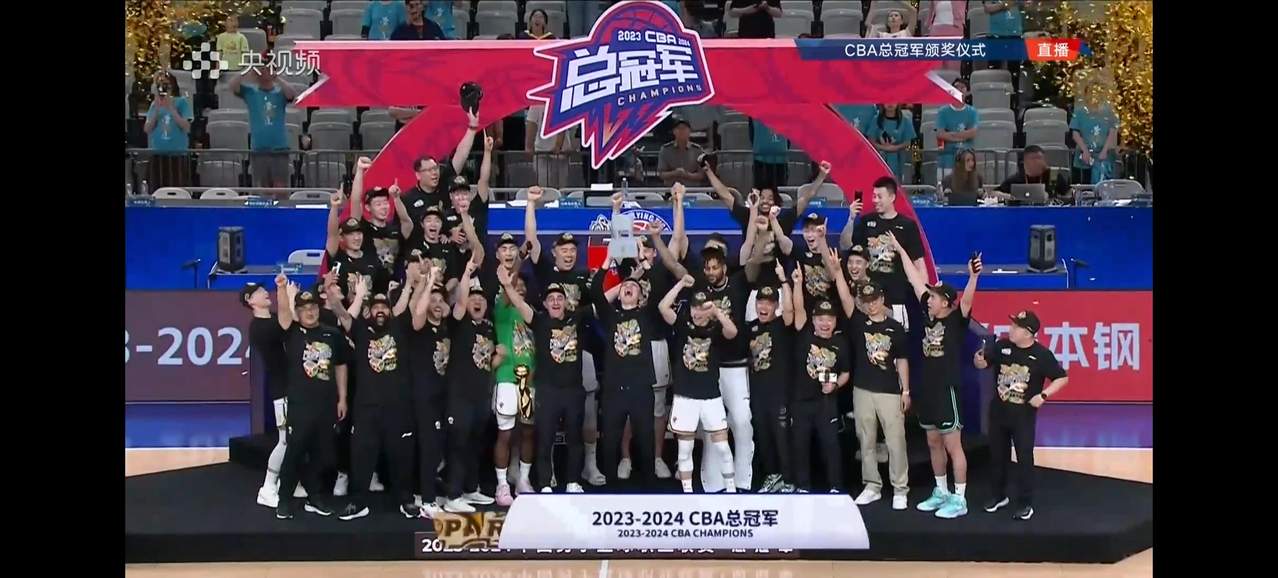 九游体育-这场篮球比赛的胜败关键是队员们的齐心协力